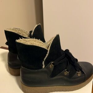 Ganni Leather Ankle Lace-Up Boots
Black
Round-Toes 🤓 wore twice … size 36